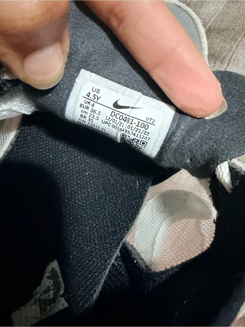 Boys Nike Waffle Low-Top Sneakers in Cream and Gray